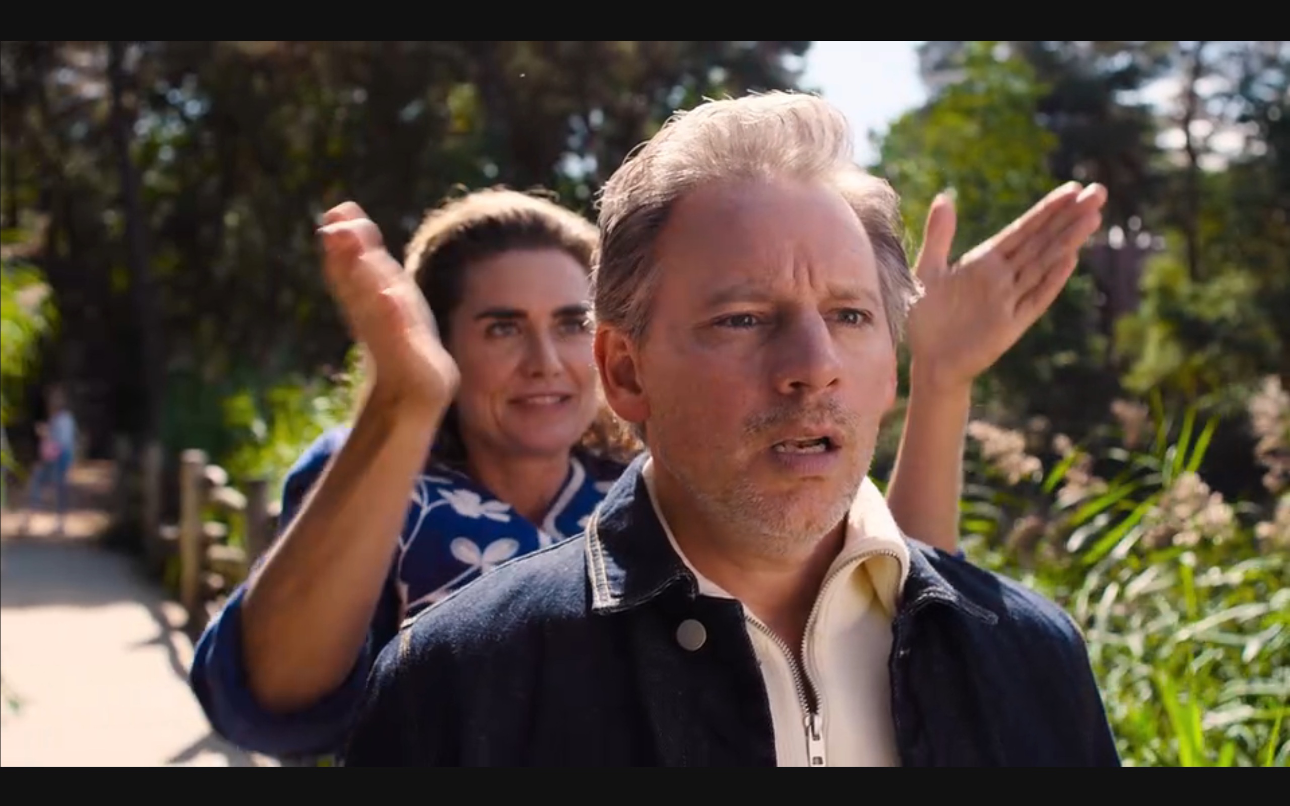 Julian wordt verrast door Noor